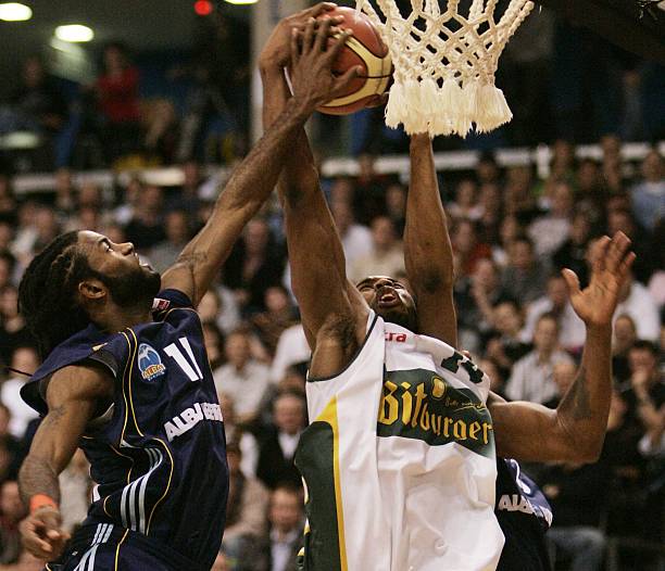 签下球员时 签下球员时