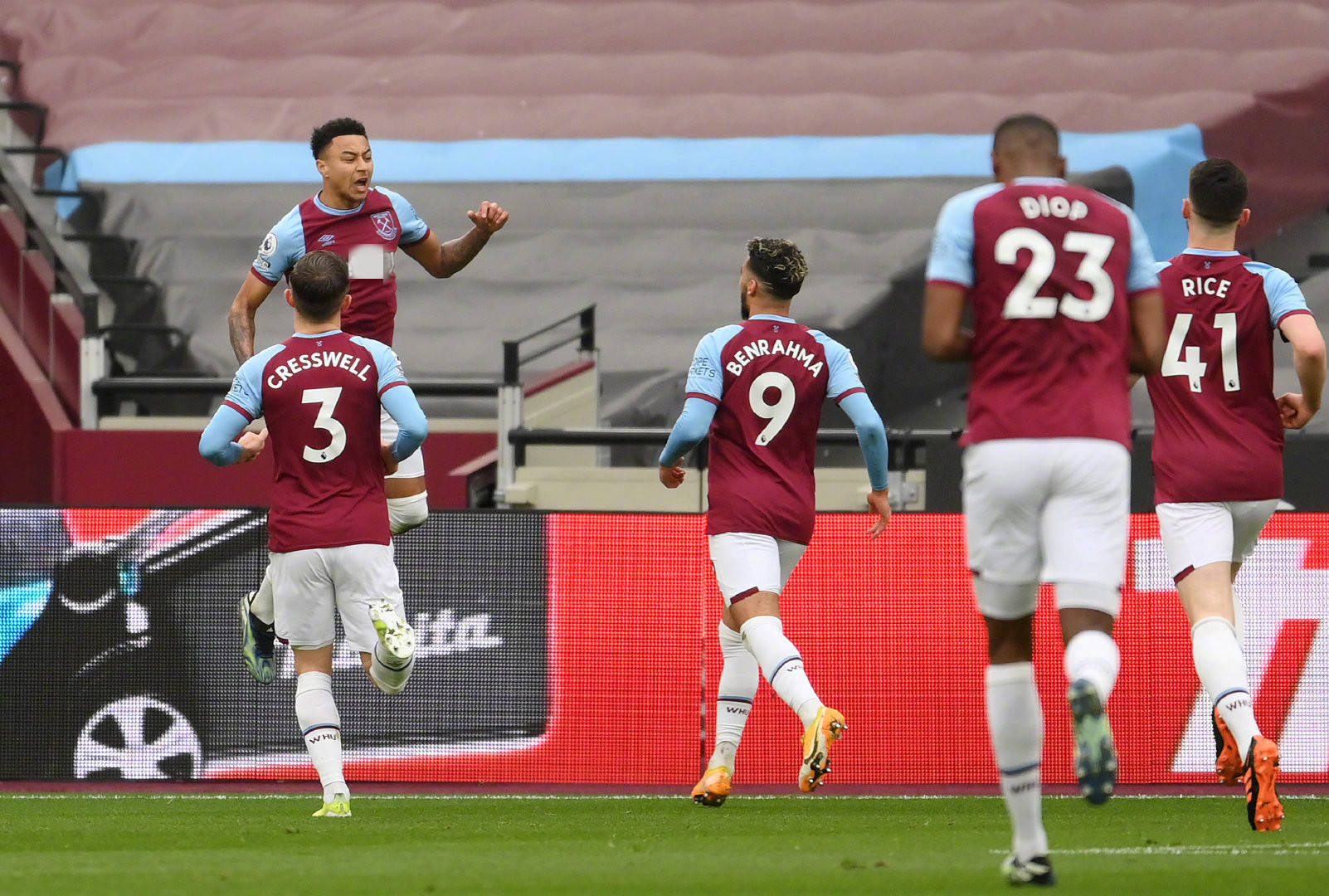 队在进攻端 队在进攻端