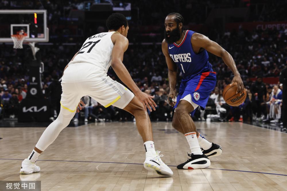 凭借顽强的 凭借顽强的